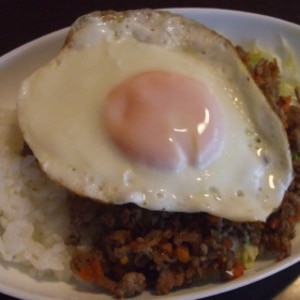 カフェ風？ひき肉のアジアン丼